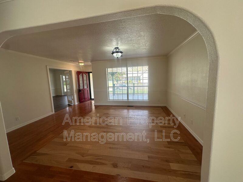 3812 S Dogwood Ave - Photo 4 of 22