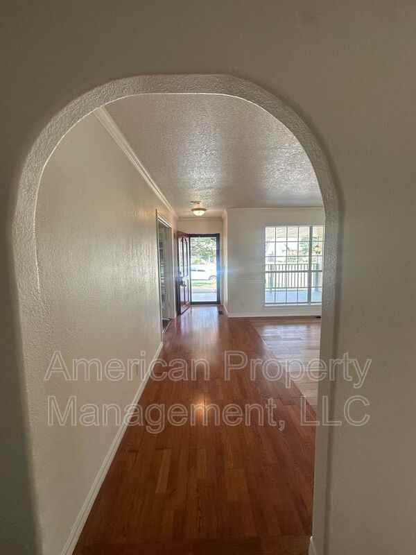 3812 S Dogwood Ave - Photo 5 of 22