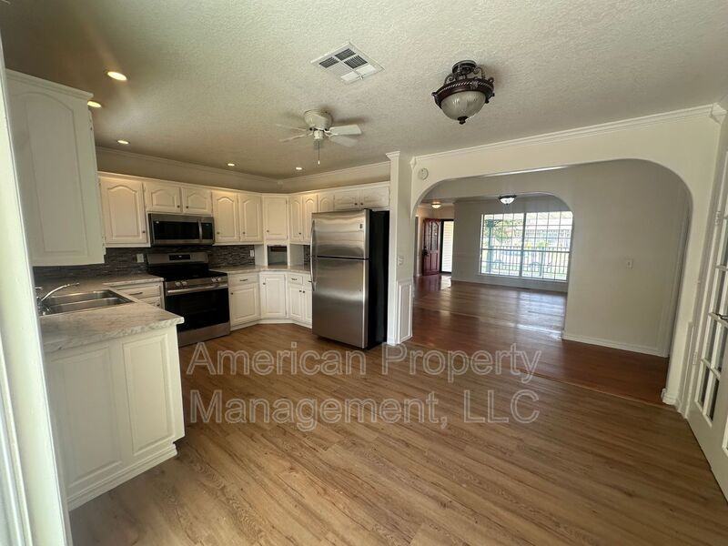 3812 S Dogwood Ave - Photo 7 of 22
