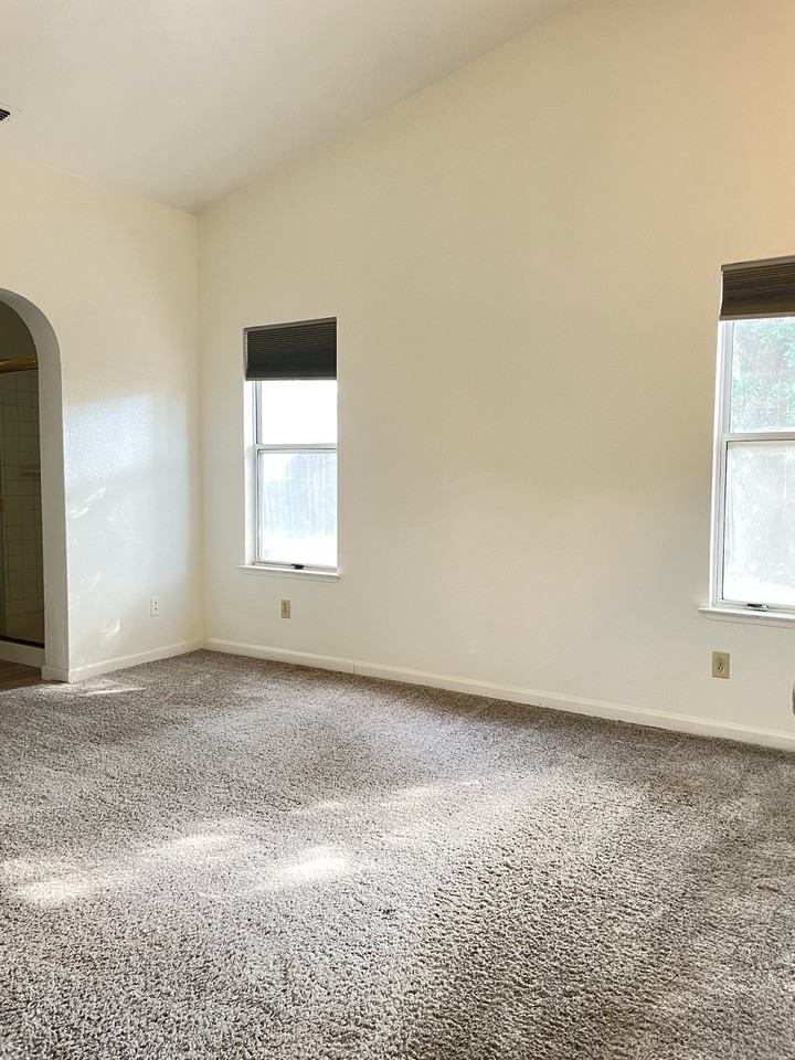 9421 Soaring Oaks Dr - Photo 2 of 11