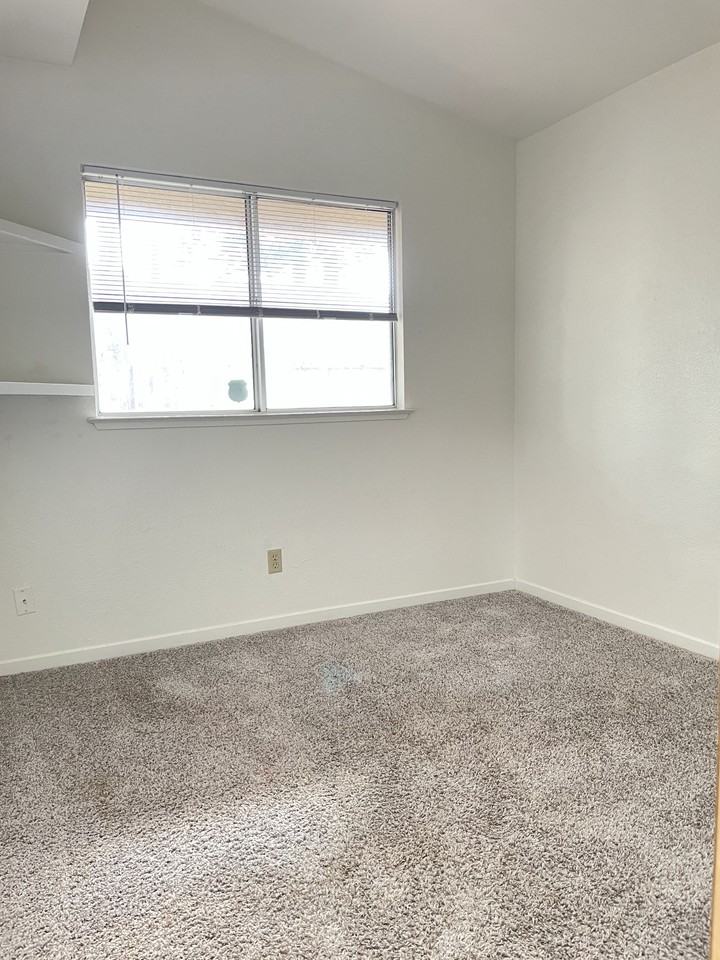9421 Soaring Oaks Dr - Photo 3 of 11