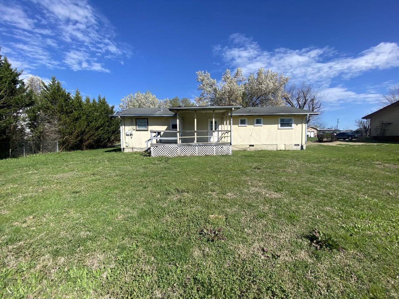 168 Reynolds Dr - Photo 4 of 24