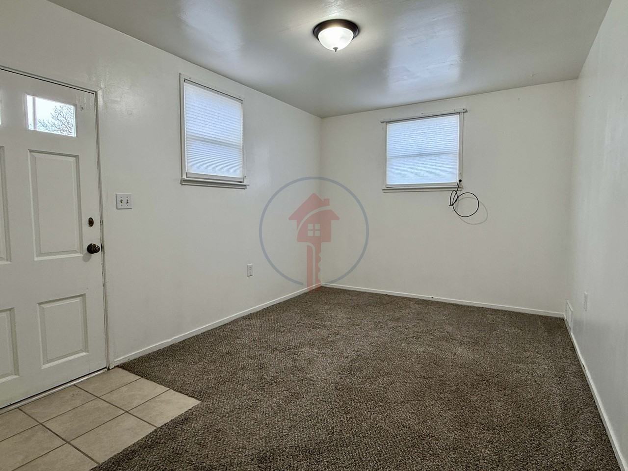 492 E Utah Ave - Photo 5 of 11