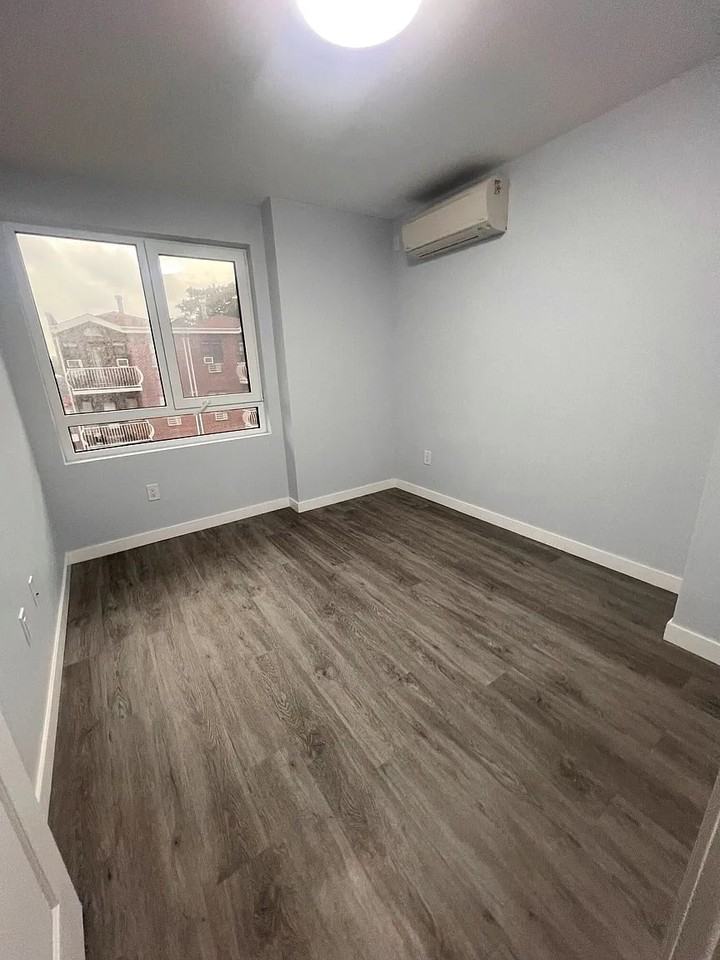 4006 68th St - Photo 2 of 5