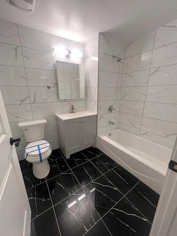 4006 68th St - Photo 4 of 5