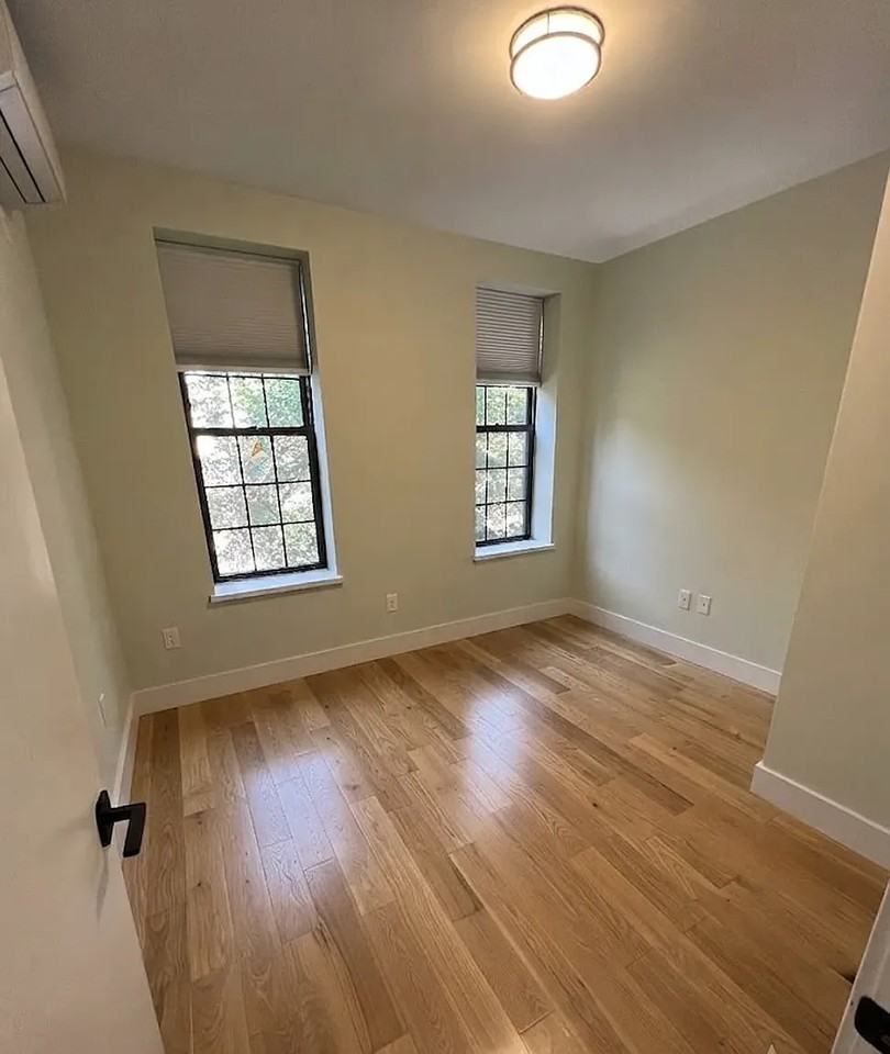 482 Onderdonk Ave - Photo 5 of 6