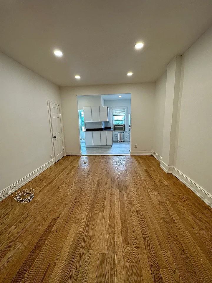 18230 Hillside Ave - Photo 4 of 5