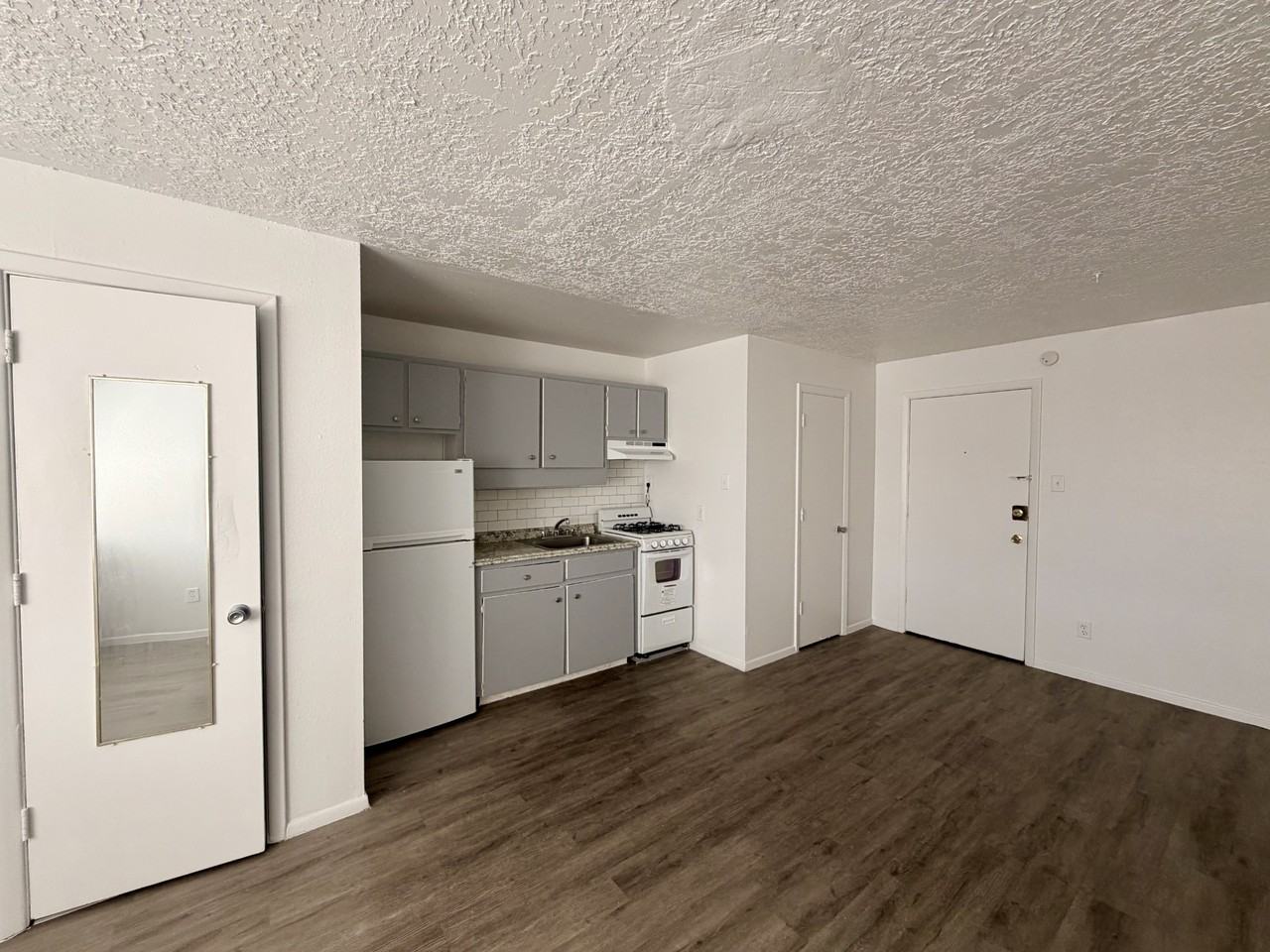 1515 Copper Ave Ne - Photo 2 of 10