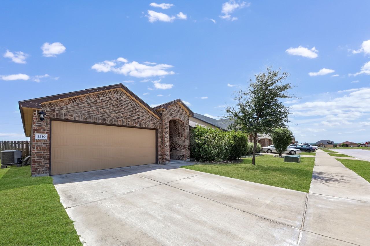 1310 Gigante Dr - Photo 2 of 22