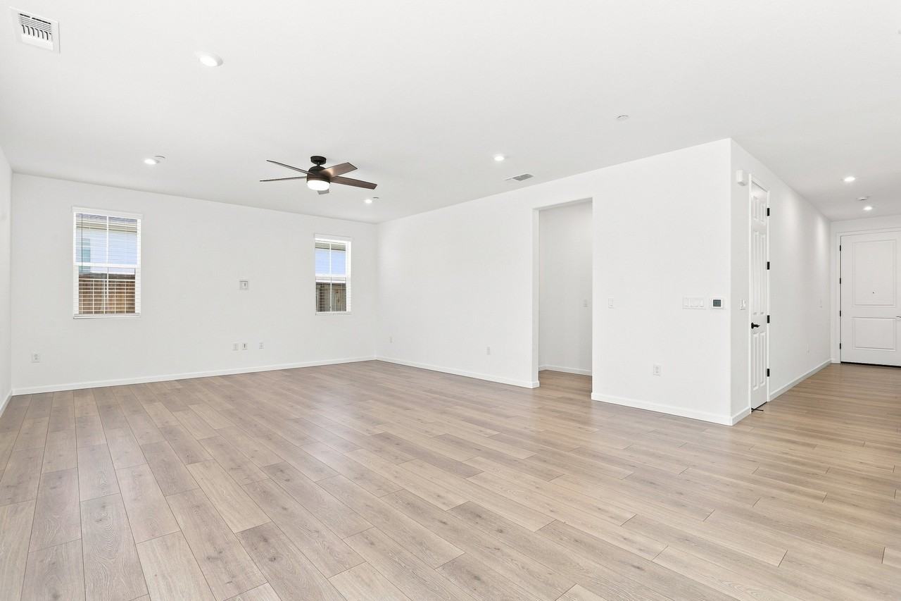 516 Silver Cloud Ct - Photo 2 of 20