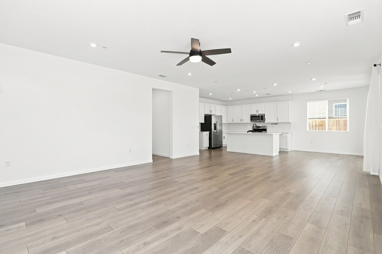 516 Silver Cloud Ct - Photo 3 of 20