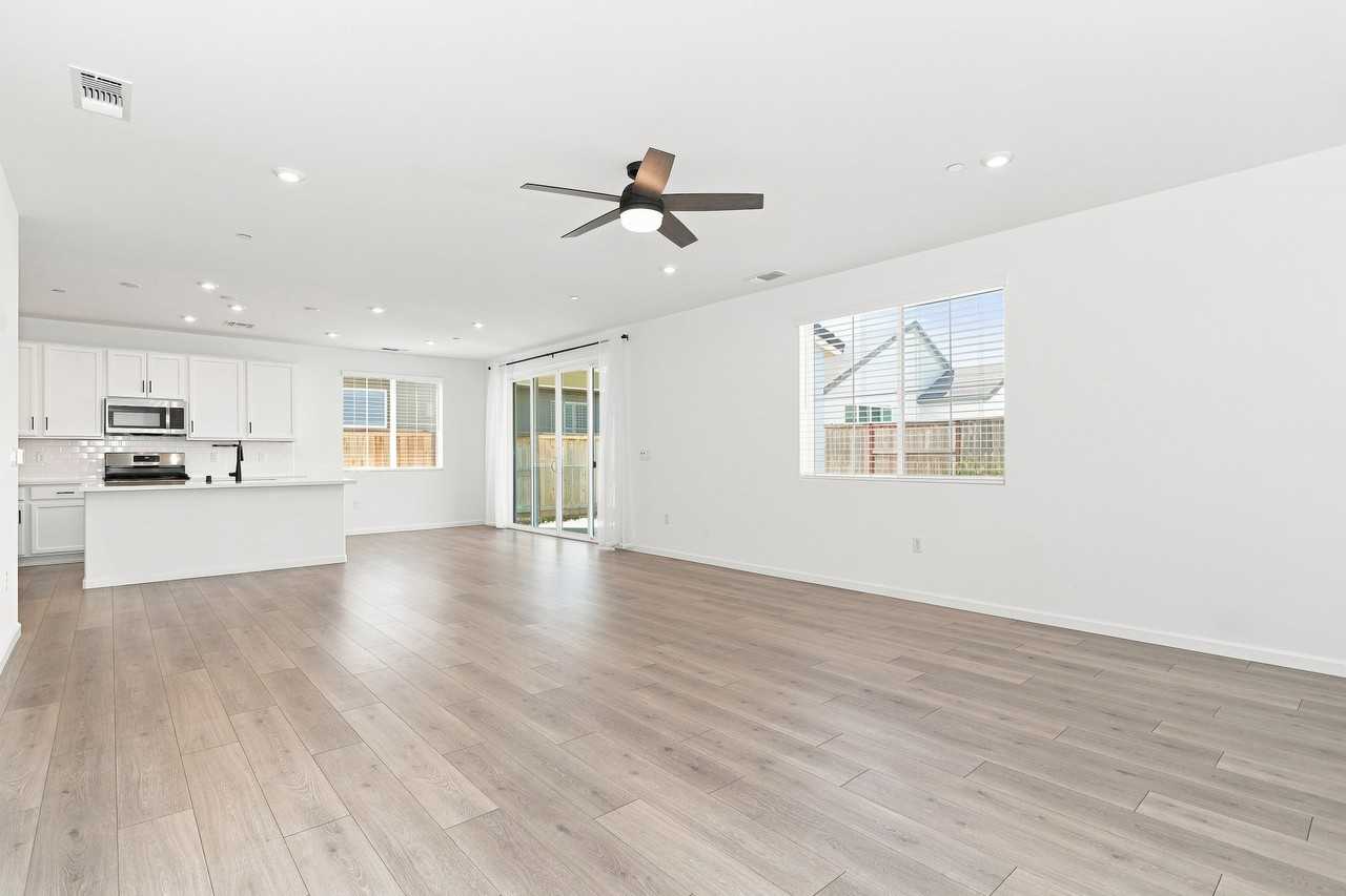 516 Silver Cloud Ct - Photo 4 of 20
