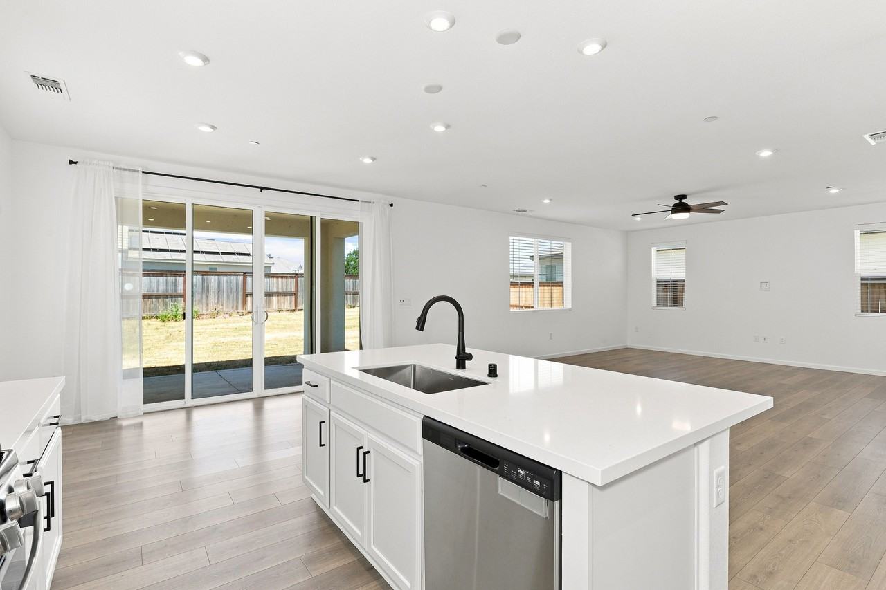 516 Silver Cloud Ct - Photo 6 of 20