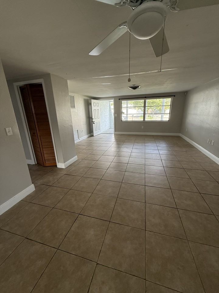 4624 Durney St - Photo 3 of 20