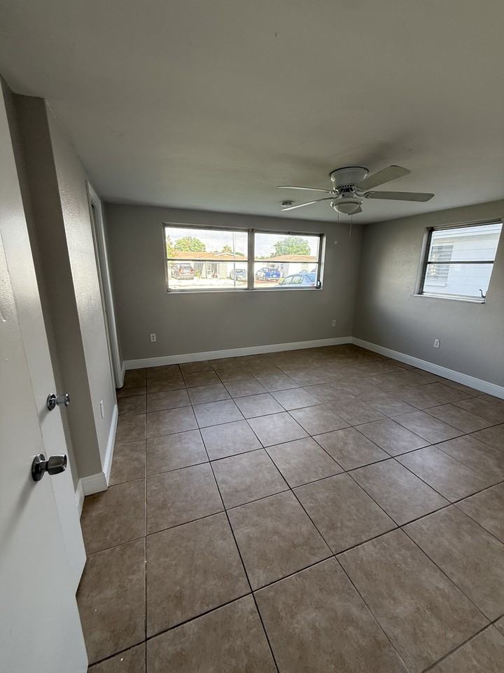 4624 Durney St - Photo 4 of 20