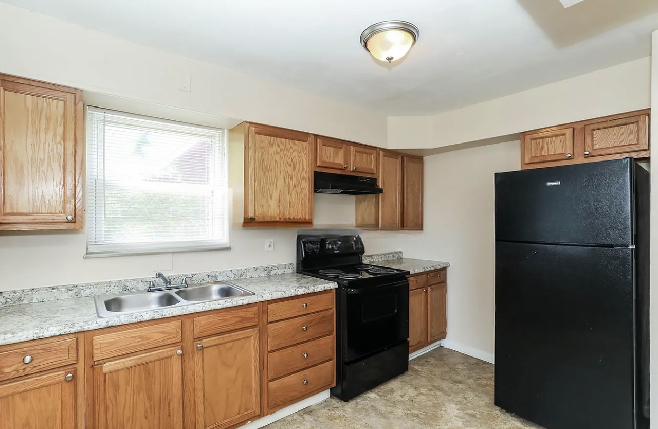3392 Alexis Rd - Photo 3 of 6