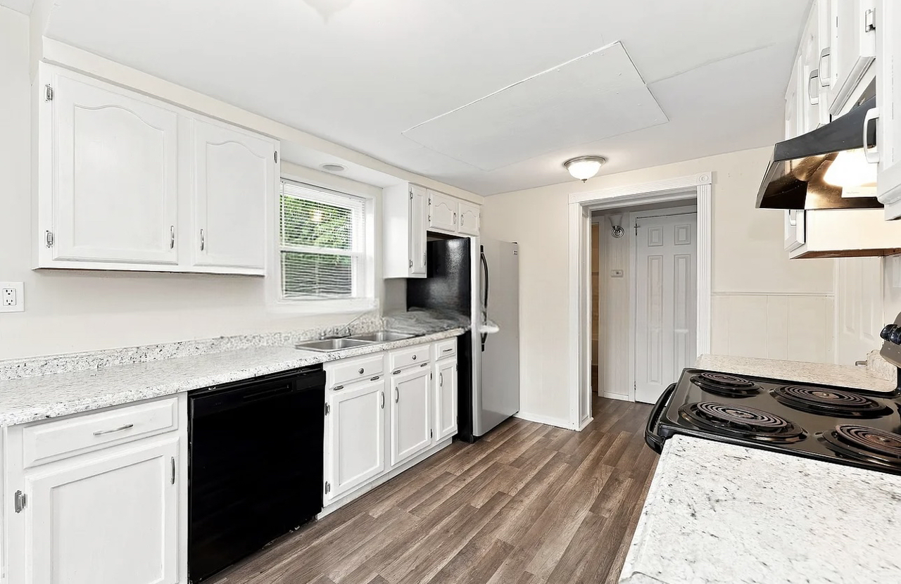 14 Pine Hill Dr - Photo 2 of 7