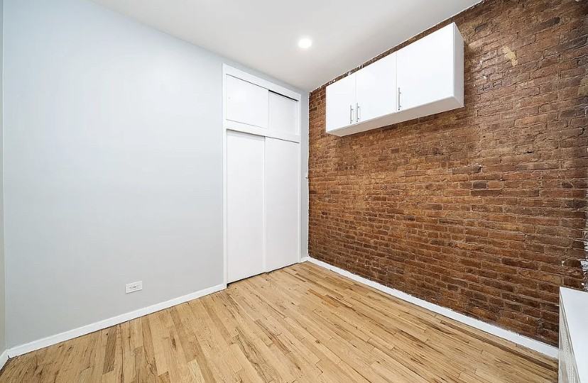 152 E 83rd St #5D - Photo 4 of 7