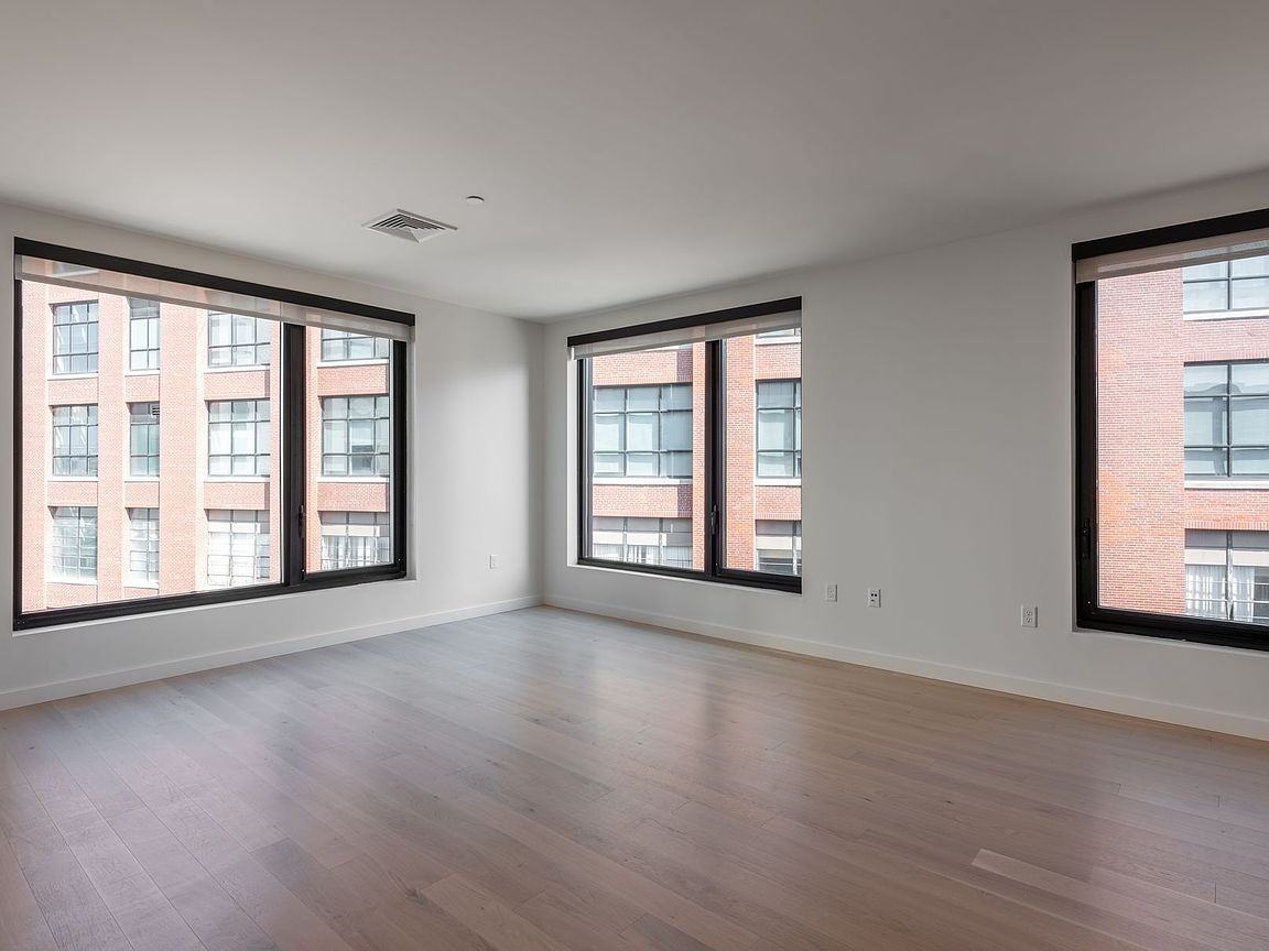 405 E 63rd St - Photo 5 of 6