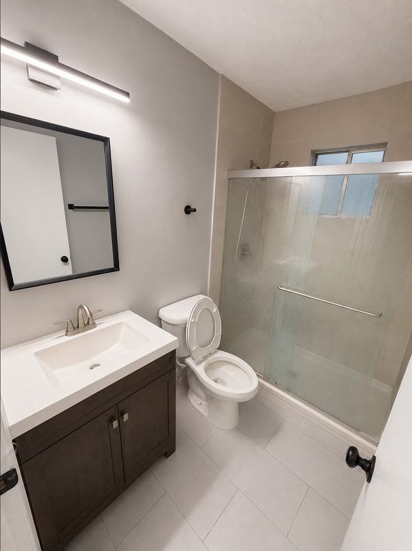 1235 Summit St #C - Photo 4 of 24