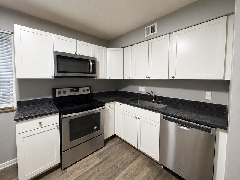1235 Summit St #C - Photo 5 of 24