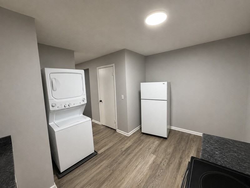 1235 Summit St #C - Photo 6 of 24