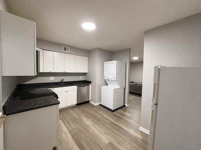 1235 Summit St #C - Photo 7 of 24