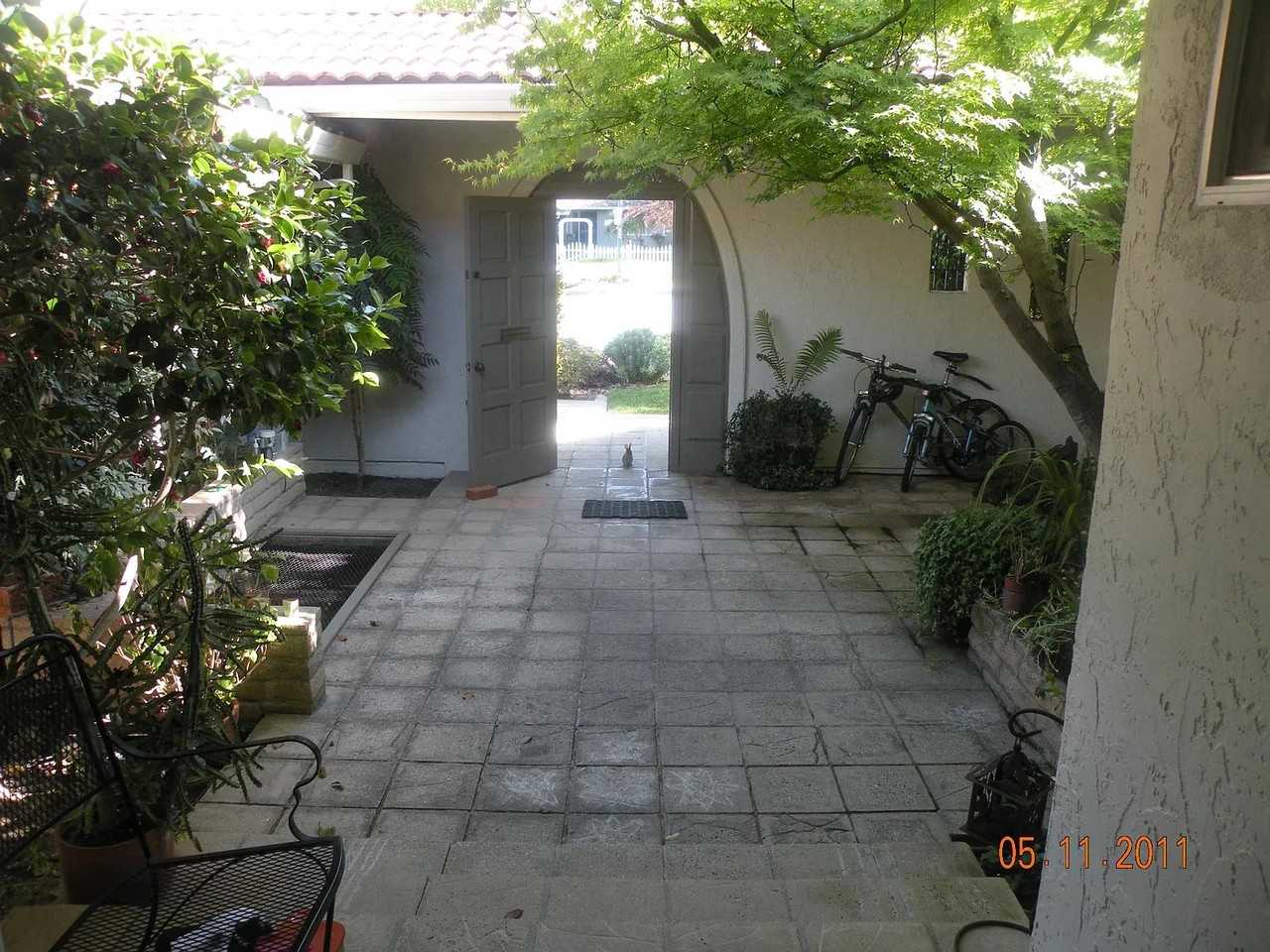 21523 Conradia Ct - Photo 5 of 8