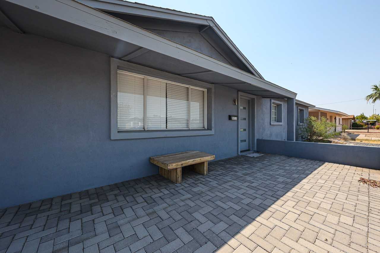 3213 S Albert Ave - Photo 2 of 40
