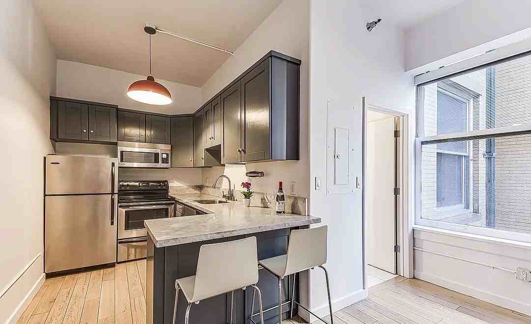 215 W 7th St #709 - Photo 2 of 22