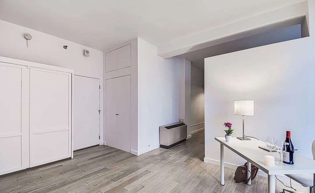 215 W 7th St #709 - Photo 4 of 22