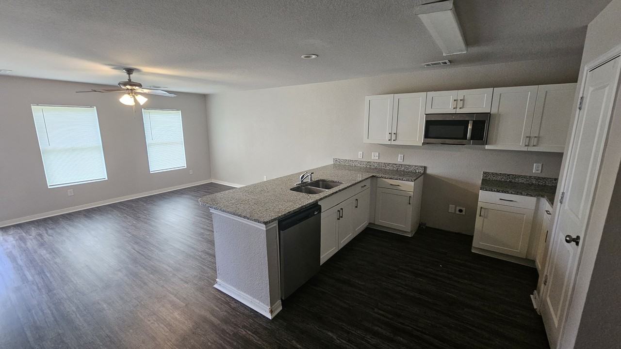 14190 Green Wing Cir - Photo 2 of 9