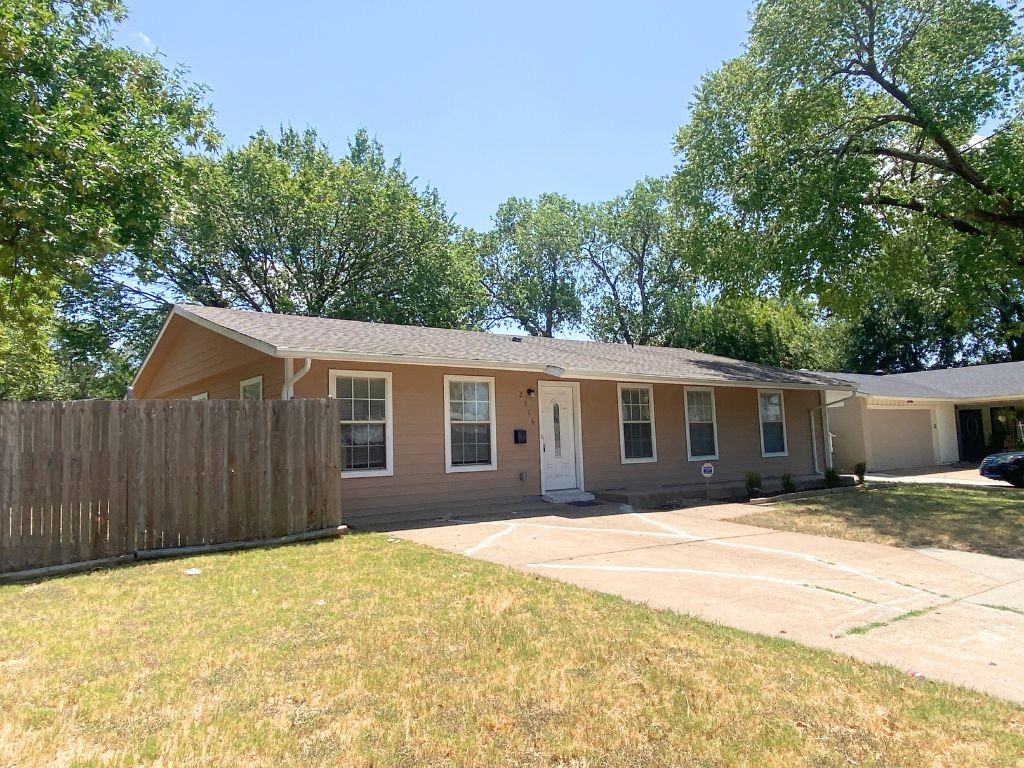 2516 Trinity St - Photo 2 of 12