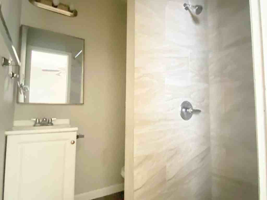2516 Trinity St - Photo 3 of 12