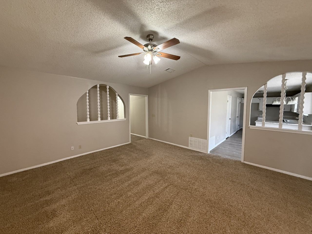 1237 N Ironwood Pl - Photo 3 of 16