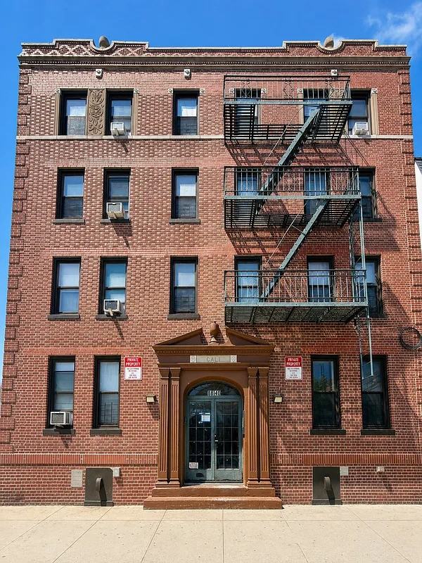 8840 144th St - Photo 3 of 14