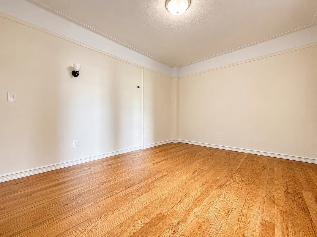 8840 144th St - Photo 6 of 14