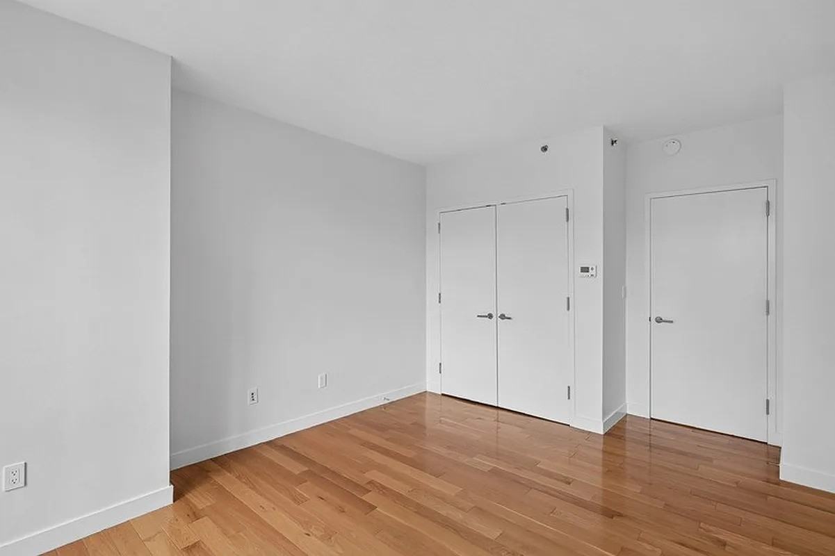 3260 Henry Hudson Pkwy - Photo 2 of 9