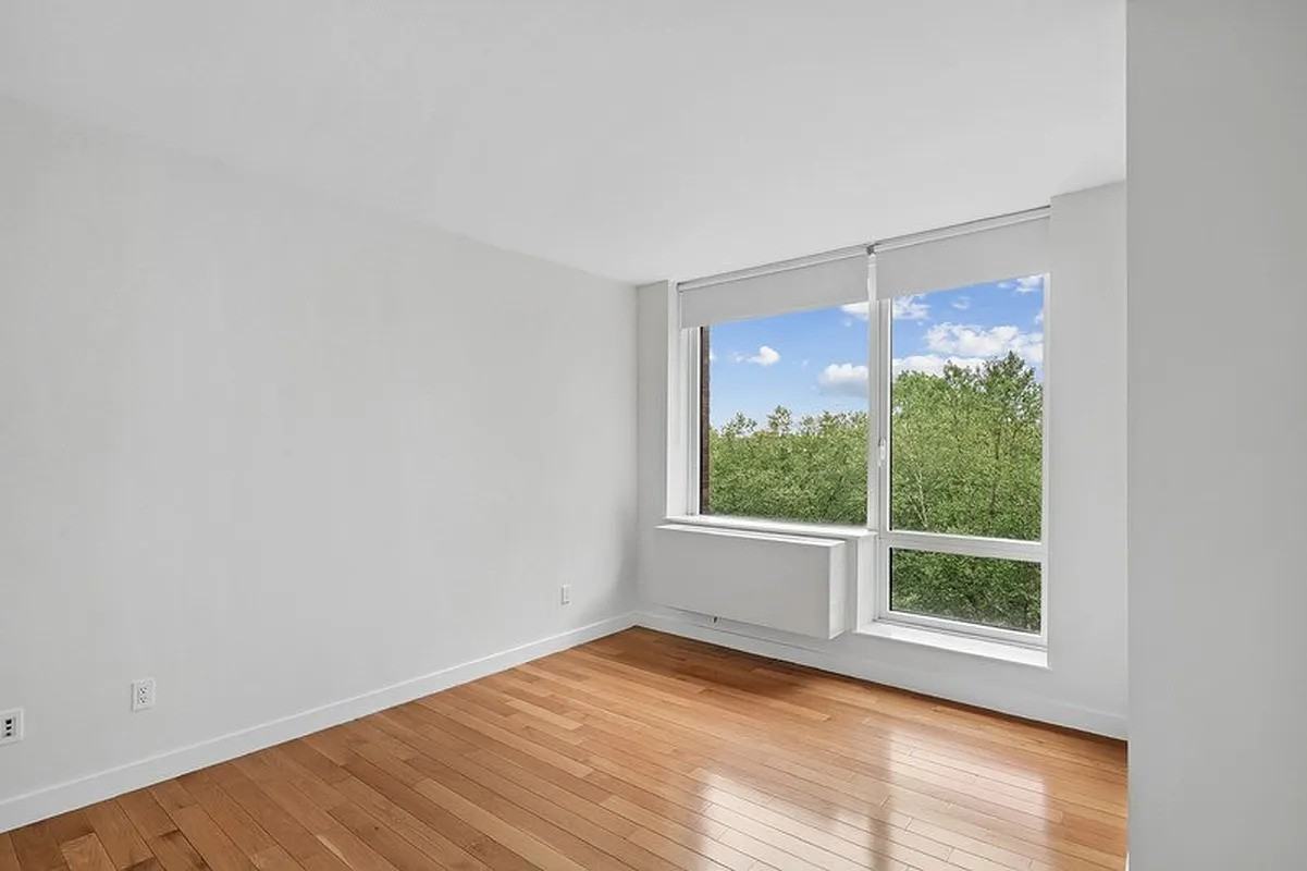 3260 Henry Hudson Pkwy - Photo 3 of 9