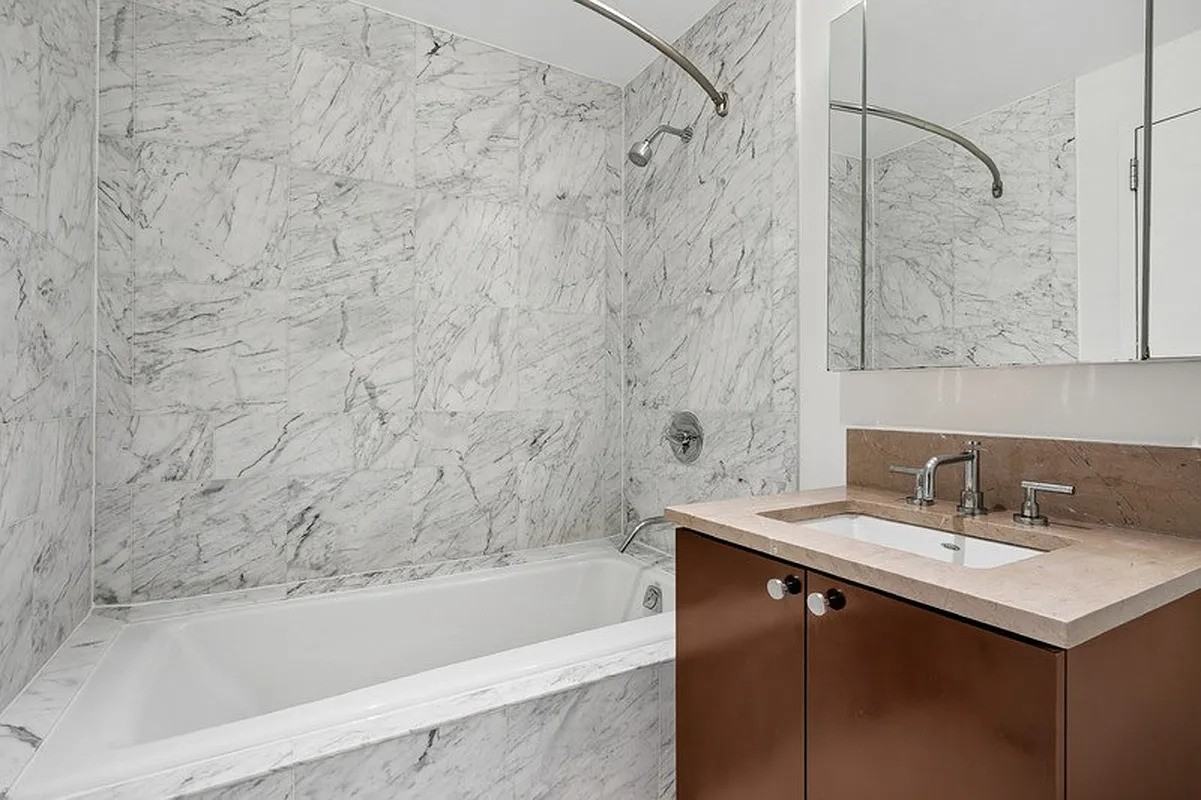 3260 Henry Hudson Pkwy - Photo 5 of 9