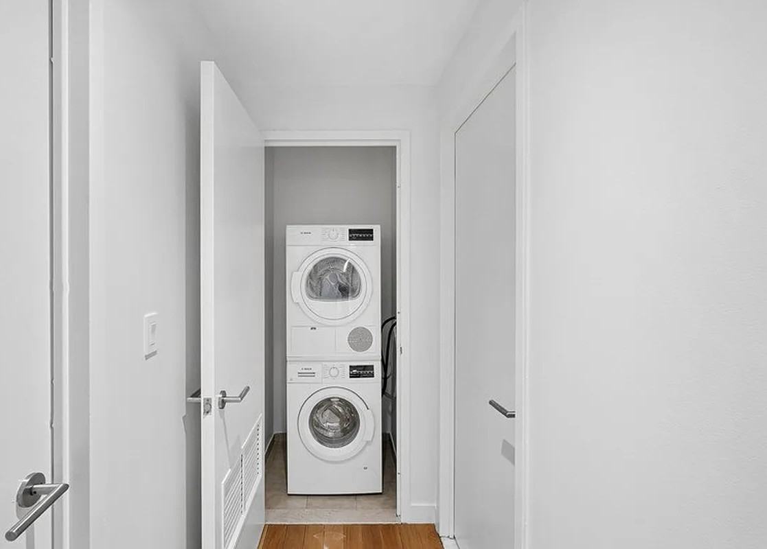 3260 Henry Hudson Pkwy - Photo 6 of 9