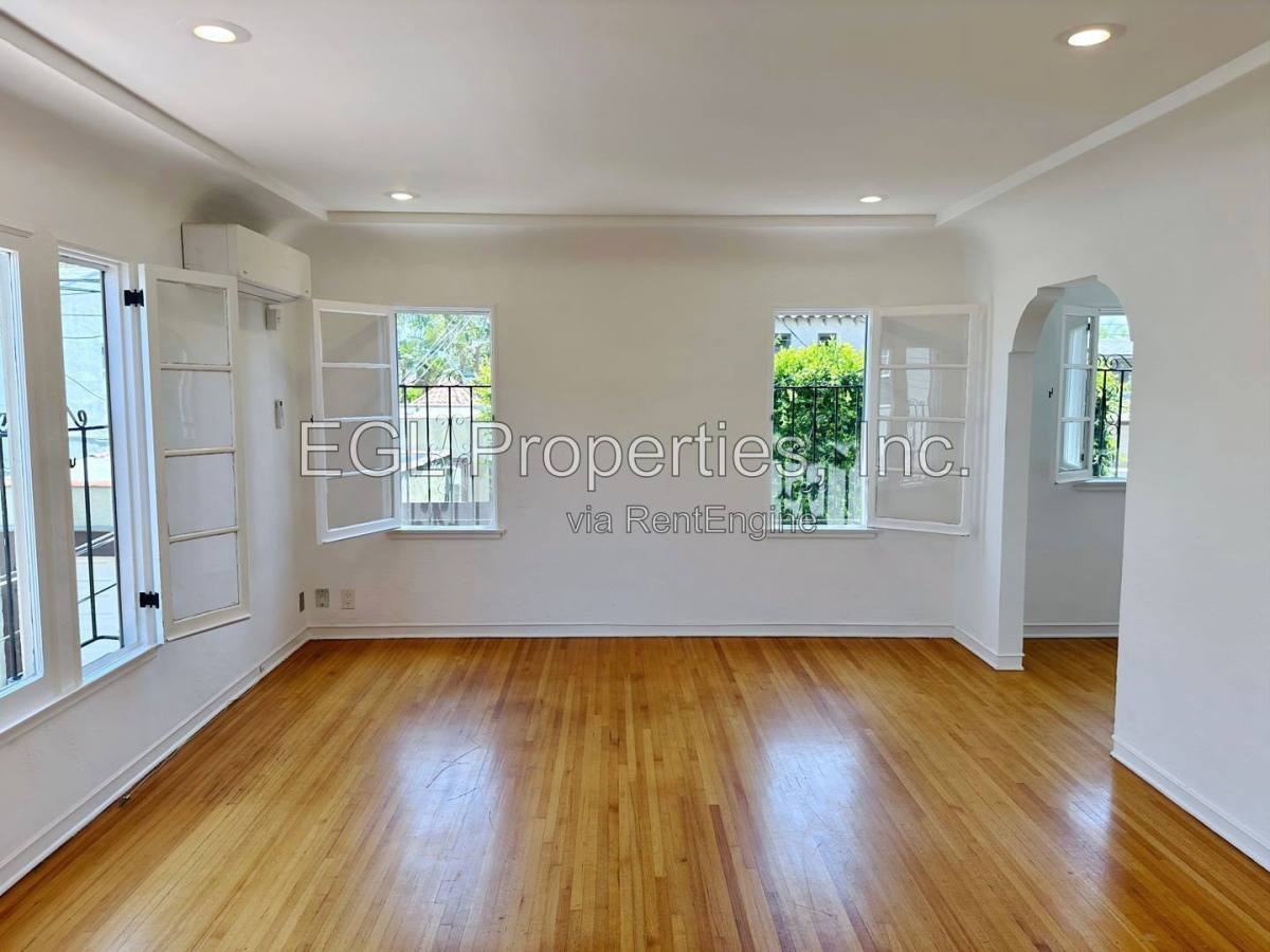 1016 1 2 S Crescent Heights Blvd - Photo 4 of 10