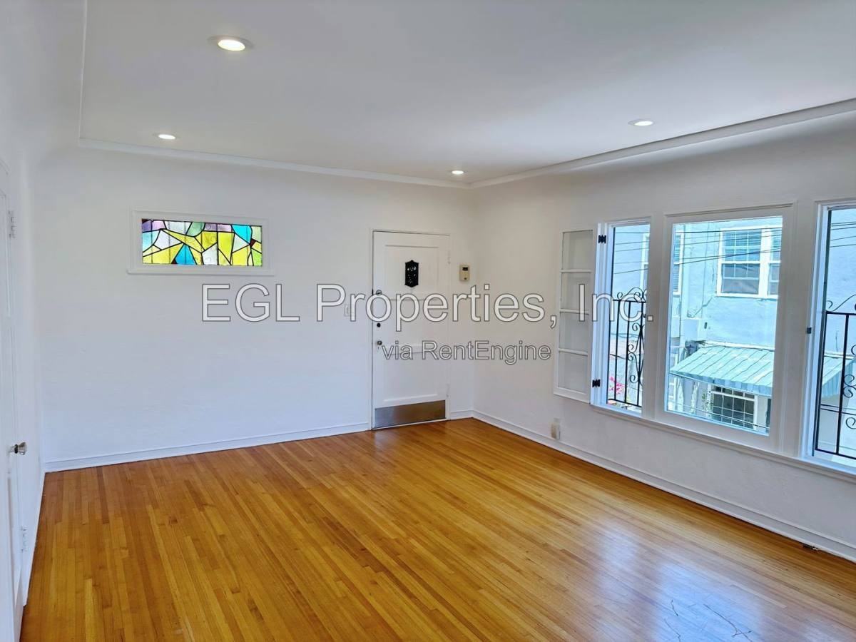 1016 1 2 S Crescent Heights Blvd - Photo 6 of 10