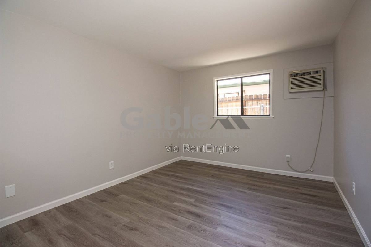 23418 1 2 8th St - Photo 5 of 10