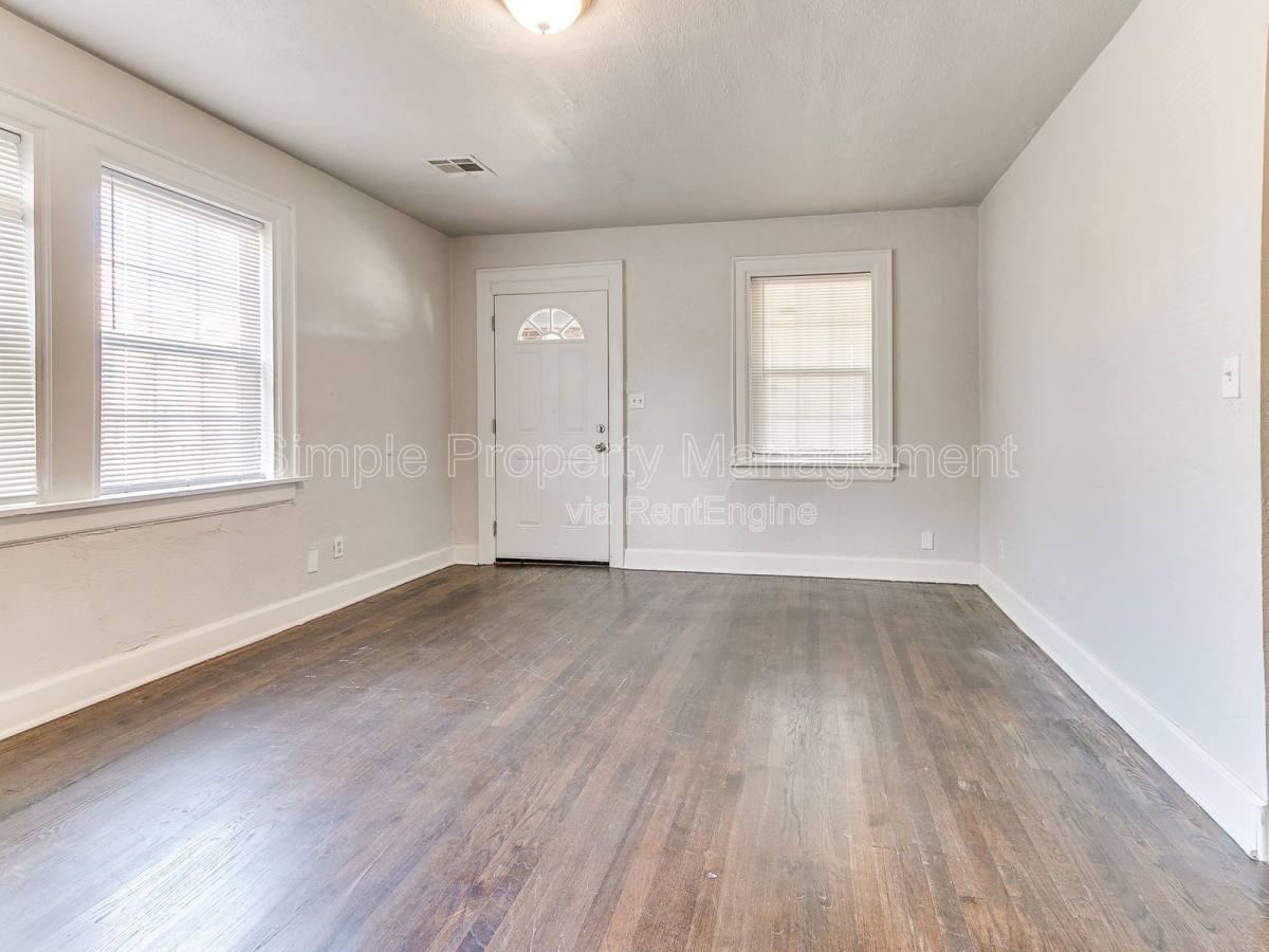 946 E Dr - Photo 2 of 10