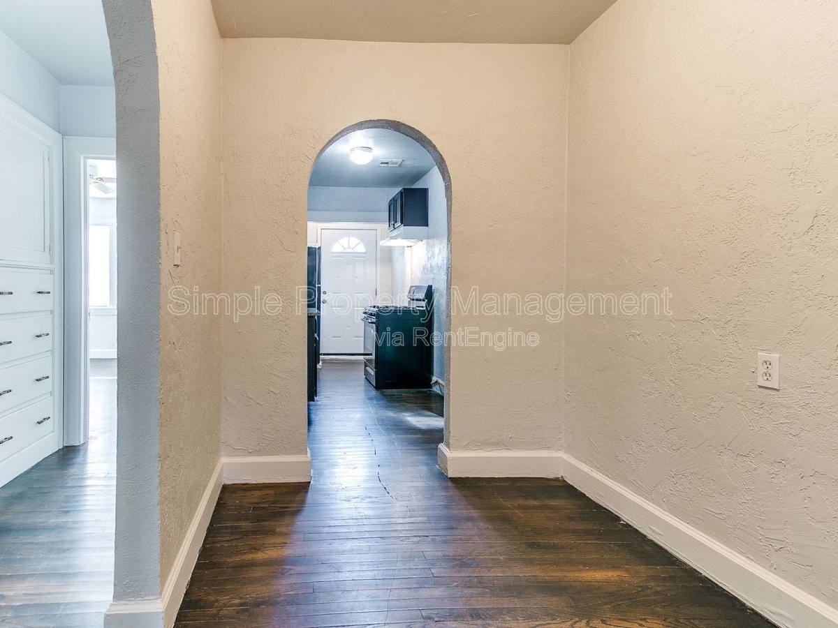 946 E Dr - Photo 5 of 10