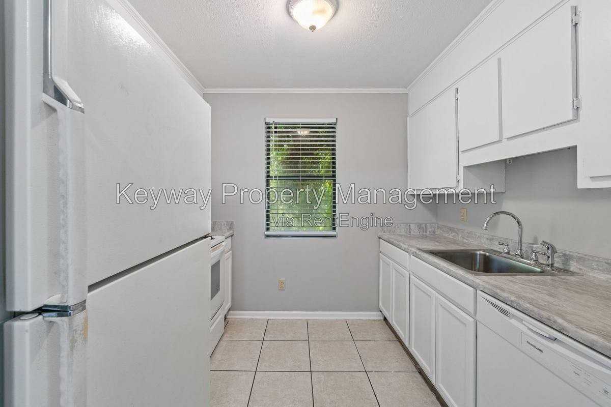 1925 1 2 Wrightsboro Rd #B - Photo 7 of 10
