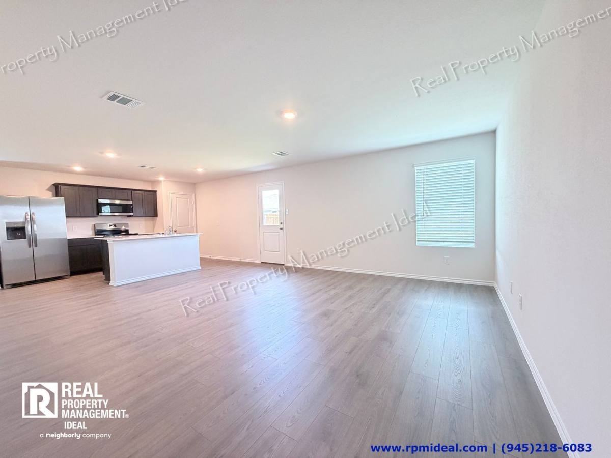 1137 Southfield Dr - Photo 3 of 10