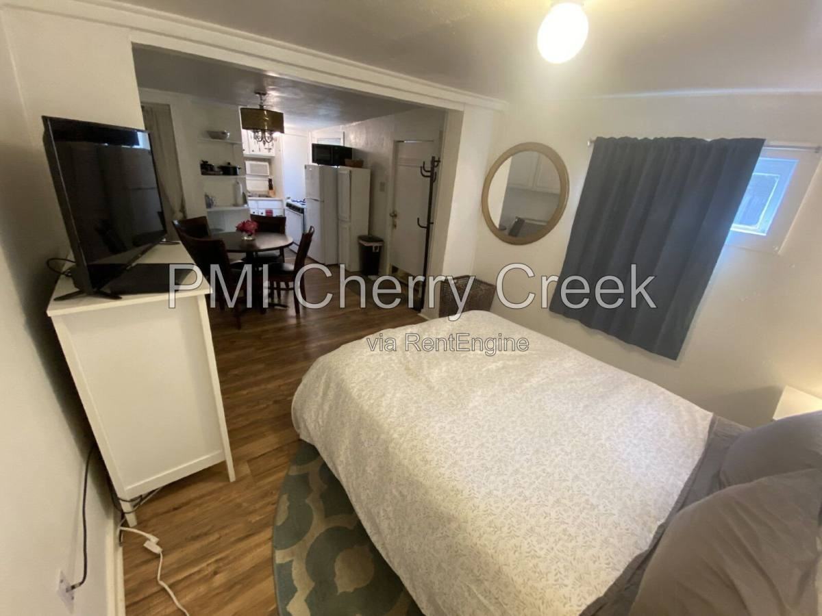 1726 N Franklin St #B - Photo 2 of 6