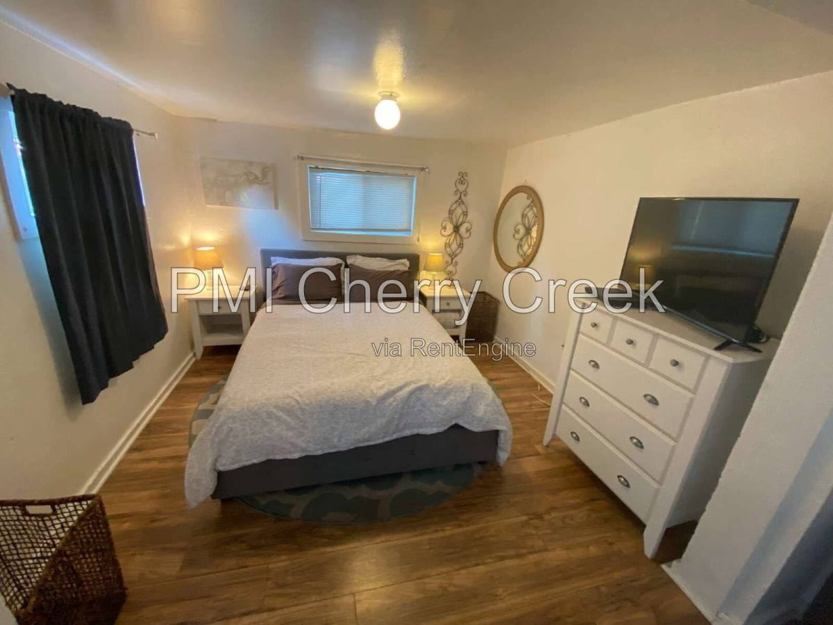 1726 N Franklin St #B - Photo 4 of 6